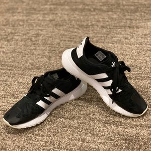 Women’s Tennis Shoe